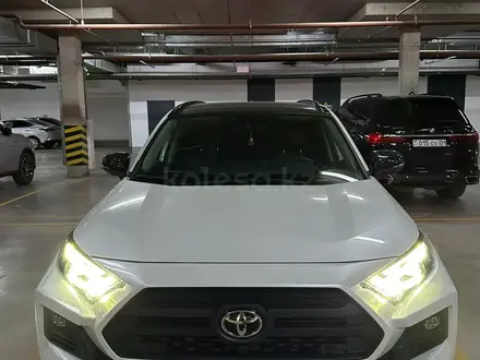 Toyota RAV4 2022 года за 18 700 000 тг. в Астана – фото 2