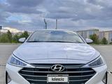 Hyundai Elantra 2018 года за 7 300 000 тг. в Уральск – фото 2