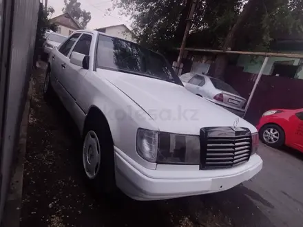 Mercedes-Benz E 230 1992 года за 800 000 тг. в Алматы – фото 4