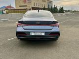 Hyundai Elantra 2023 года за 8 500 000 тг. в Уральск – фото 4