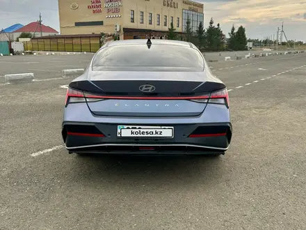 Hyundai Elantra 2023 года за 8 300 000 тг. в Уральск – фото 4