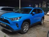Toyota RAV4 2021 года за 12 800 000 тг. в Костанай