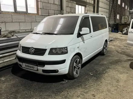 Volkswagen Multivan 2005 года за 7 000 000 тг. в Астана