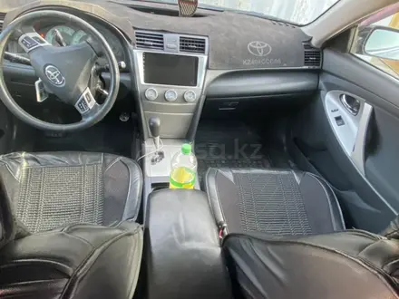 Toyota Camry 2010 года за 6 900 000 тг. в Атырау – фото 6