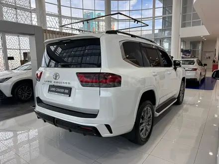 Toyota Land Cruiser Premium+ 2025 года за 76 690 000 тг. в Атырау – фото 4