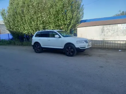 Volkswagen Touareg 2005 года за 5 000 000 тг. в Актобе