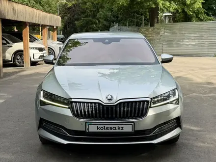 Skoda Superb 2020 года за 13 700 000 тг. в Алматы – фото 3