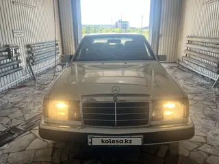 Mercedes-Benz E 230
