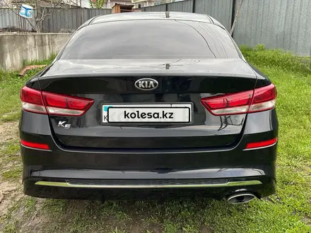 Kia K5 2018 года за 10 300 000 тг. в Алматы – фото 7