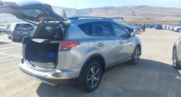 Toyota RAV4 2018 годаүшін8 800 000 тг. в Актау – фото 2