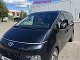 Hyundai Staria 2022 года за 18 800 000 тг. в Астана – фото 2