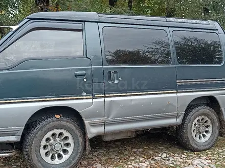 Mitsubishi Delica 1992 года за 1 500 000 тг. в Есик – фото 3