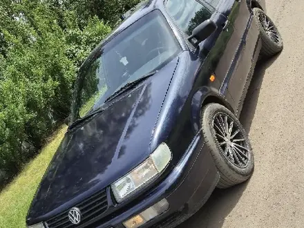 Volkswagen Passat 1995 года за 1 350 000 тг. в Петропавловск – фото 2