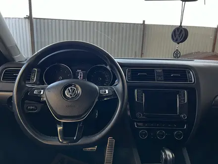Volkswagen Jetta 2016 года за 7 300 000 тг. в Атырау – фото 12