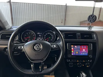 Volkswagen Jetta 2016 года за 7 300 000 тг. в Атырау – фото 13