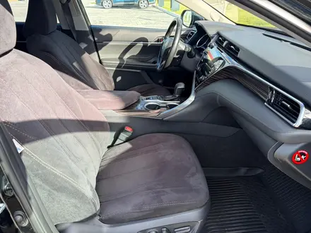 Toyota Camry Luxe 2019 года за 14 190 000 тг. в Кокшетау – фото 15