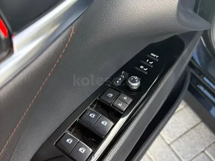 Toyota Camry Luxe 2019 года за 14 190 000 тг. в Кокшетау – фото 26