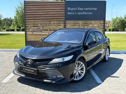 Toyota Camry Luxe 2019 года за 14 190 000 тг. в Кокшетау