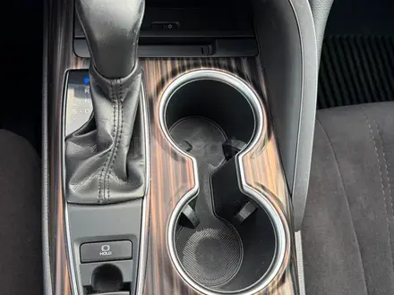 Toyota Camry Luxe 2019 года за 14 190 000 тг. в Кокшетау – фото 23