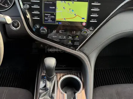 Toyota Camry Luxe 2019 года за 14 190 000 тг. в Кокшетау – фото 17