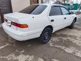 Toyota Camry 1998 годаүшін1 300 000 тг. в Актобе – фото 4