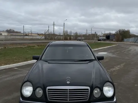 Mercedes-Benz E 240 1998 года за 2 800 000 тг. в Актобе – фото 3