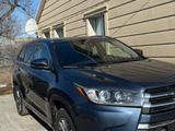 Toyota Highlander 2017 года за 12 500 000 тг. в Уральск – фото 3