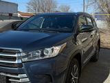 Toyota Highlander 2017 года за 12 500 000 тг. в Уральск – фото 2