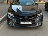 Toyota Camry 2019 года за 12 100 000 тг. в Астана