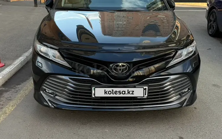 Toyota Camry 2019 года за 12 100 000 тг. в Астана