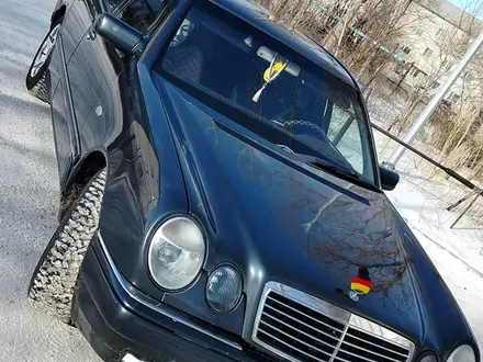 Mercedes-Benz E 230 1998 года за 3 000 000 тг. в Караганда – фото 2