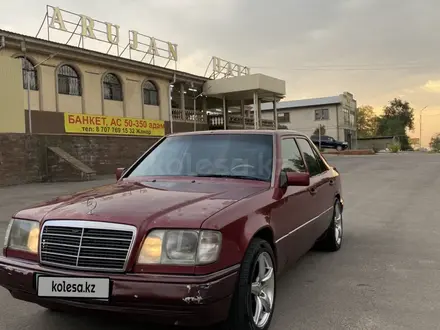 Mercedes-Benz E 220 1993 года за 2 500 000 тг. в Алматы – фото 2