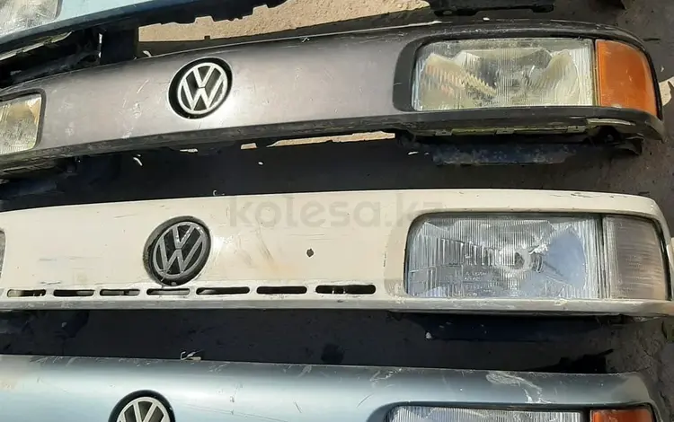 Решётка радиатора на vw passat b3 Очки на фару b3 за 2 999 тг. в Шымкент