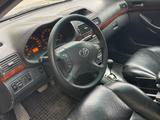 Toyota Avensis 2005 года за 3 500 000 тг. в Атырау – фото 2