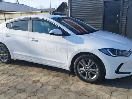 Hyundai Elantra 2018 года за 7 400 000 тг. в Уральск – фото 3