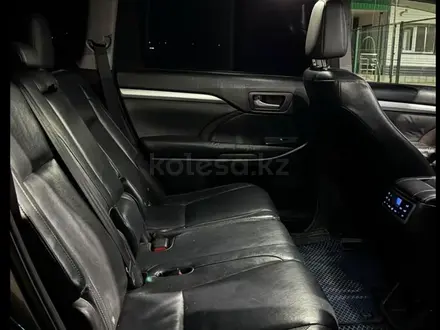 Toyota Highlander 2014 года за 13 800 000 тг. в Атырау
