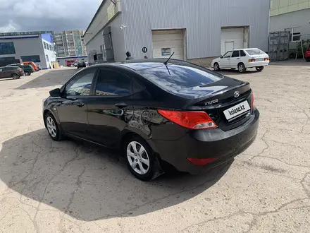 Hyundai Accent 2015 года за 5 500 000 тг. в Караганда – фото 2