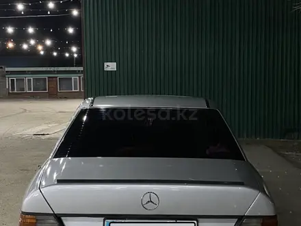 Mercedes-Benz E 200 1990 года за 1 350 000 тг. в Тараз – фото 5