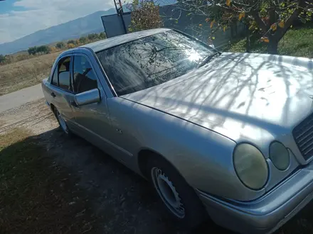 Mercedes-Benz E 230 1997 года за 2 500 000 тг. в Алматы – фото 2