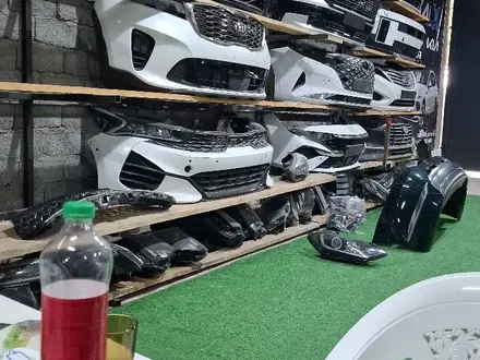 Hyundai KIA Genesis кузов фара капот дверь крыло за 1 000 тг. в Алматы