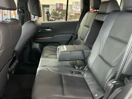 Toyota Land Cruiser Luxe 2026 года за 66 920 000 тг. в Алматы – фото 14