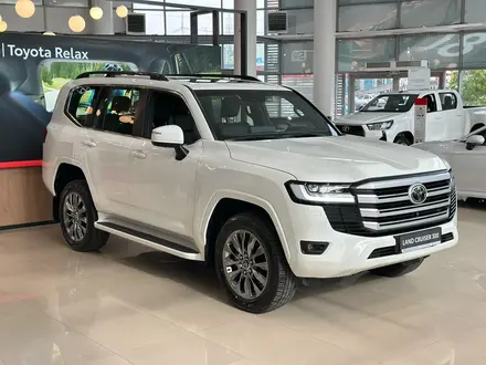 Toyota Land Cruiser Luxe 2026 года за 66 920 000 тг. в Алматы – фото 3