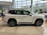 Toyota Land Cruiser Luxe 2026 года за 66 920 000 тг. в Алматы – фото 5