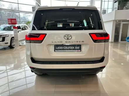 Toyota Land Cruiser Luxe 2026 года за 66 920 000 тг. в Алматы – фото 9