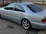 Mercedes-Benz E 320 2000 года за 6 000 000 тг. в Уральск – фото 4