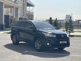 Toyota Highlander 2019 года за 16 500 000 тг. в Шымкент – фото 2
