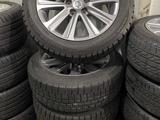 Toyota Camry 215 55 17 диски с зимней резиной от Toyota Crown за 510 000 тг. в Алматы – фото 4