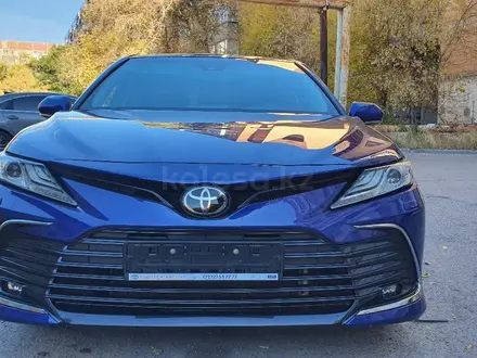 Toyota Camry 2021 года за 17 400 000 тг. в Астана