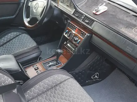 Mercedes-Benz E 220 1995 года за 2 100 000 тг. в Туркестан – фото 4