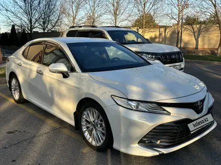 Toyota Camry 2019 года за 14 300 000 тг. в Шымкент – фото 2